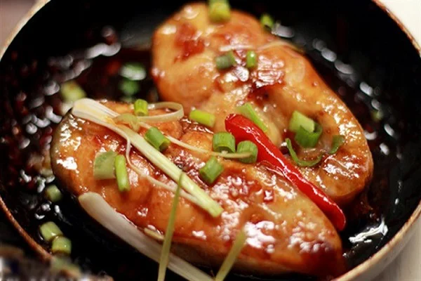 CƠM CÁ BASA KHO RIỀNG