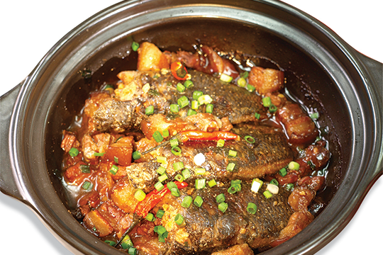 CƠM CÁ RÔ KHO CÀ DĨA